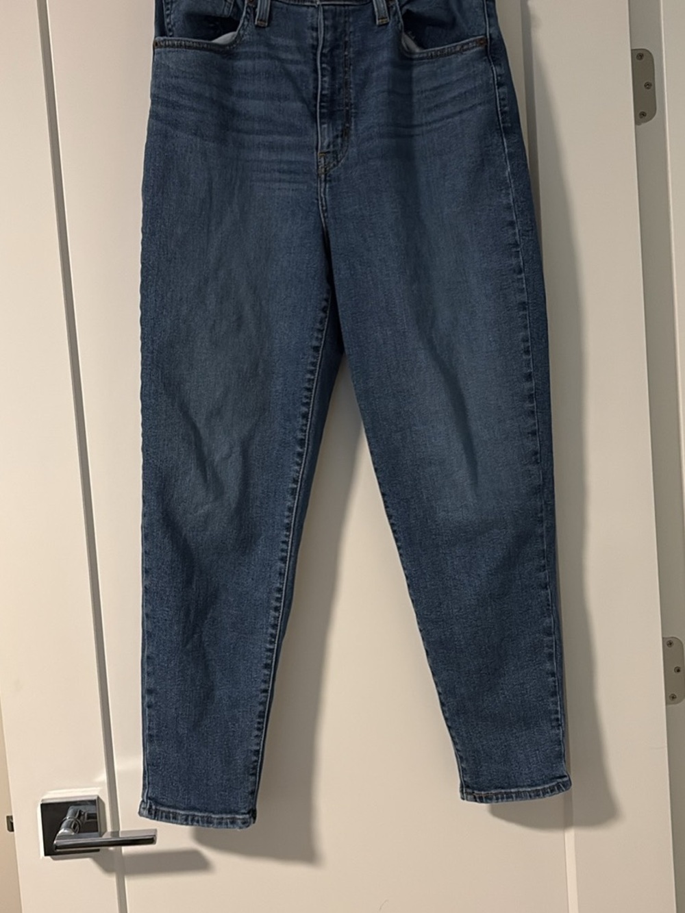 Levi's High-Rise Jeans in Dark Blue Wash